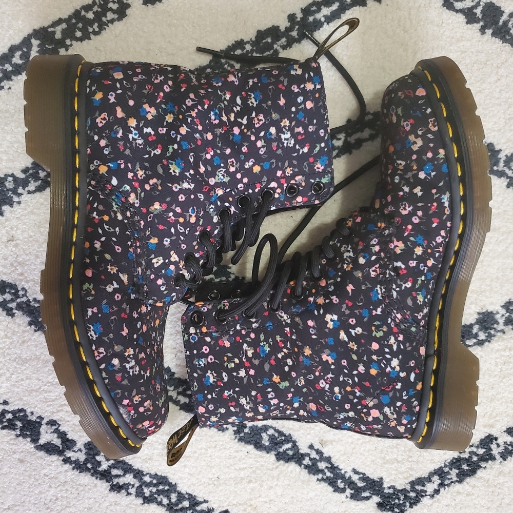 Dr. Martens Page Courtney canvas floral boots